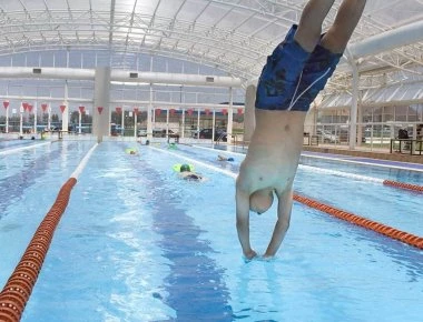 Τραγωδία στη Θεσσαλονίκη: Νεκρός 18χρονος αθλητής κολύμβησης - Κατέρρευσε στην πισίνα ξενοδοχείου